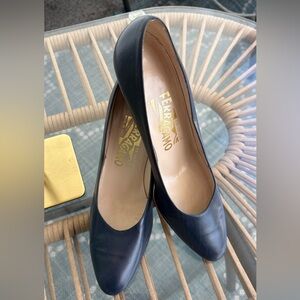 Vintage Salvatore Ferragamo Leather Navy Pumps 8AA Excellent Condition